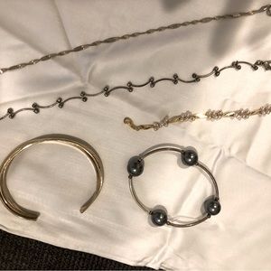 Miscellaneous costume jewelry which includes 5 bracelets